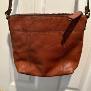 FOSSIL CROSSBODY BAG IN COGNAC